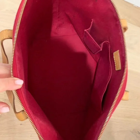 Louis Vuitton Bellevue Monogram Vernis GM Handbag - Picture 5 of 7